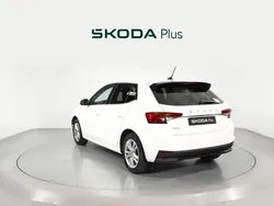 Blanco Usado 2024 Skoda Fabia Selection Berlina | 17.600 € (Precio justo)