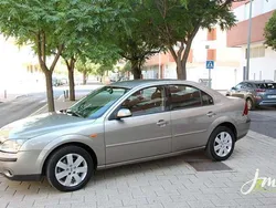 Gris Usado 2002 Ford Mondeo Ghia Berlina | 3499 € (Un poco caro)