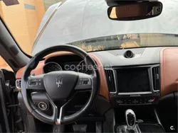 Gris / plata Usado 2016 Maserati Levante SUV | 35.000 € (Un poco caro)
