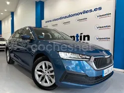 Azul Usado 2021 Skoda Octavia G-TEC Ambition Familiar | 15.995 €