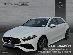 Blanco polar Usado 2024 Mercedes A180 AMG line Berlina | 31.490 € (Precio justo)