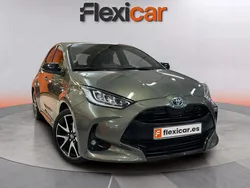 Gris Usado 2021 Toyota Yaris Hybrid Active Berlina | 18.190 € (Precio justo)