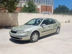 Beige Usado 2004 Renault Laguna II Authentique Berlina | 2700 € (Precio justo)