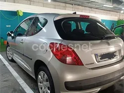 Gris / plata Usado 2006 Peugeot 207 Berlina | 4000 € (Precio justo)