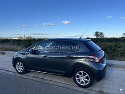 Gris / plata Usado 2015 Peugeot 208 Style Utilitario | 7500 € (Precio justo)