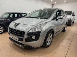 Gris / plata Usado 2013 Peugeot 3008 Allure Berlina | 7990 € (Un poco caro)