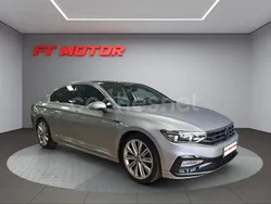 Gris / plata Usado 2022 VW Passat R-line Berlina | 21.999 € (Caro)