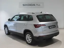 Gris plata Usado 2023 Skoda Karoq Ambition SUV | 25.400 € (Un poco caro)