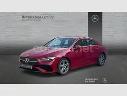 Rojo Usado 2024 Mercedes CLA200 Berlina | 37.990 € (Precio justo)
