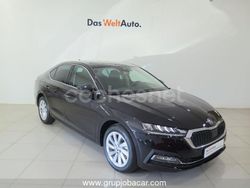 Negro Usado 2024 Skoda Octavia Selection Berlina | 31.200 € (Precio justo)