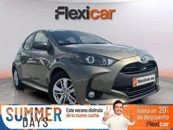 Beige Usado 2022 Toyota Yaris Hybrid Active Utilitario | 18.590 € (Buen precio)