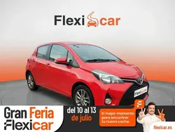 Rojo Usado 2017 Toyota Yaris Active Utilitario | 9790 € (Precio justo)