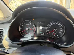 Rojo Usado 2021 Kia Stonic SUV | 16.000 € (Un poco caro)