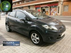 Gris / plata Usado 2011 Ford Fiesta Trend Utilitario | 6600 € (Precio justo)
