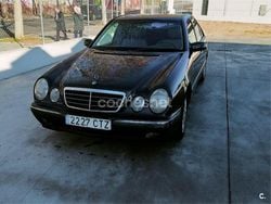 Negro Usado 2000 Mercedes E270 Elegance Berlina | 3000 €