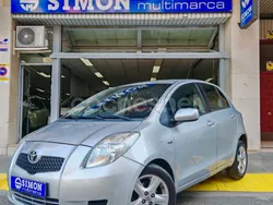Gris / plata Usado 2006 Toyota Yaris Berlina | 3990 € (Precio justo)