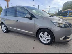 Gris Usado 2015 Renault Scénic III Bose Edition Monovolumen | 7400 € (Precio justo)