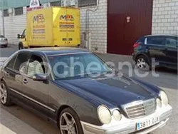 Violeta / lila Usado 2000 Mercedes E220 Elegance Berlina | 2100 €