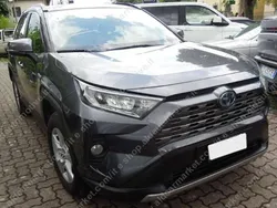 Gris Usado 2022 Toyota RAV4 Hybrid Business Edition SUV | 31.500 € (Precio justo)
