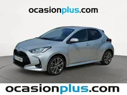 Gris plata Usado 2024 Toyota Yaris Hybrid Plus Utilitario | 22.355 € (Precio justo)