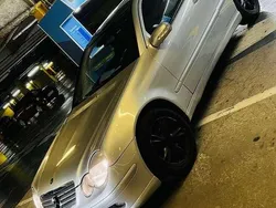 Gris Usado 2002 Mercedes C200 Elegance Berlina | 3150 € (Buen precio)