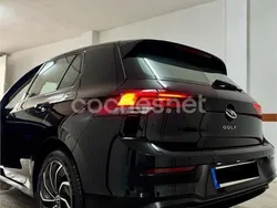 Negro Usado 2022 VW Golf VIII Life Berlina | 21.900 € (Buen precio)
