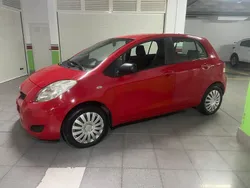 Rojo Usado 2010 Toyota Yaris Utilitario | 4700 € (Precio justo)