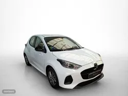 Blanco Usado 2024 Mazda 2 Exclusive-Line Berlina | 22.500 € (Precio justo)