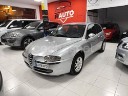 Gris / plata Usado 2002 Alfa Romeo 147 Distinctive Utilitario | 2799 € (Precio justo)
