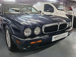 Azul Usado 1997 Jaguar XJ8 Executive Berlina | 9000 €