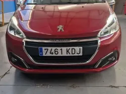 Rojo Usado 2018 Peugeot 208 Access Utilitario | 8000 € (Buen precio)