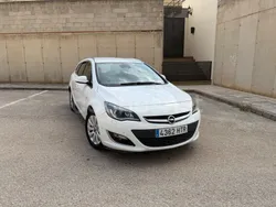 Blanco Usado 2013 Opel Astra Excellence Familiar | 5990 € (Super precio)