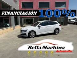 Amarillo Usado 2020 Skoda Scala Ambition Utilitario | 12.475 € (Precio justo)