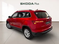 Rojo Usado 2024 Skoda Karoq Selection SUV | 27.950 € (Un poco caro)