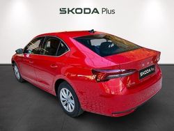 Rojo Usado 2025 Skoda Octavia Selection Berlina | 28.990 € (Precio justo)