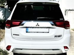 Blanco Usado 2018 Mitsubishi Outlander P-HEV Motion SUV | 18.750 € (Precio justo)