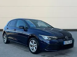 Azul Usado 2021 VW Golf VIII Life Berlina | 20.700 € (Caro)