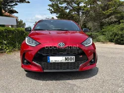 Granate Usado 2023 Toyota Yaris Hybrid Plus Berlina | 22.500 € (Precio justo)