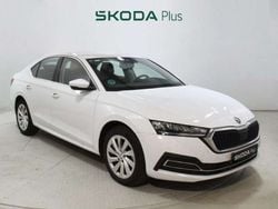 Blanco Usado 2024 Skoda Octavia Ambition Berlina | 25.300 € (Super precio)