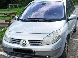 Gris / plata Usado 2004 Renault Scénic II Privilege Monovolumen | 2100 € (Precio justo)