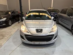 Gris / plata Usado 2010 Peugeot 207 Berlina | 4990 € (Precio justo)