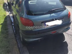 Verde Usado 2001 Peugeot 206 Berlina | 2000 € (Buen precio)