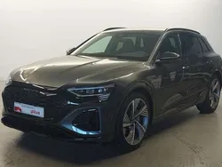 Gris Usado 2023 Audi Q8 e-tron S-Line SUV | 73.400 €