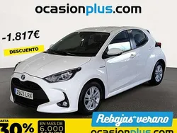 Blanco Usado 2021 Toyota Yaris Hybrid Active Utilitario | 18.173 € (Precio justo)