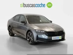 Gris/plata Nuevo 2025 Skoda Octavia SportLine | 34.490 € (Precio justo)