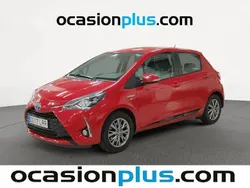 Rojo Usado 2017 Toyota Yaris Hybrid Active Utilitario | 11.000 € (Precio justo)