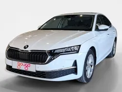 Blanco Usado 2024 Skoda Octavia Berlina | 29.900 € (Precio justo)