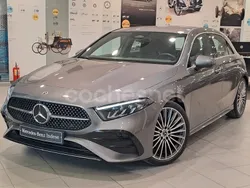 Gris / plata Usado 2023 Mercedes A200 Berlina | 34.900 € (Un poco caro)