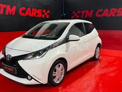 Blanco Usado 2015 Toyota Aygo X-play Utilitario | 7999 € (Precio justo)