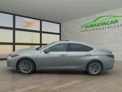 Gris Usado 2020 Lexus ES300H Executive Line Berlina | 25.372 €